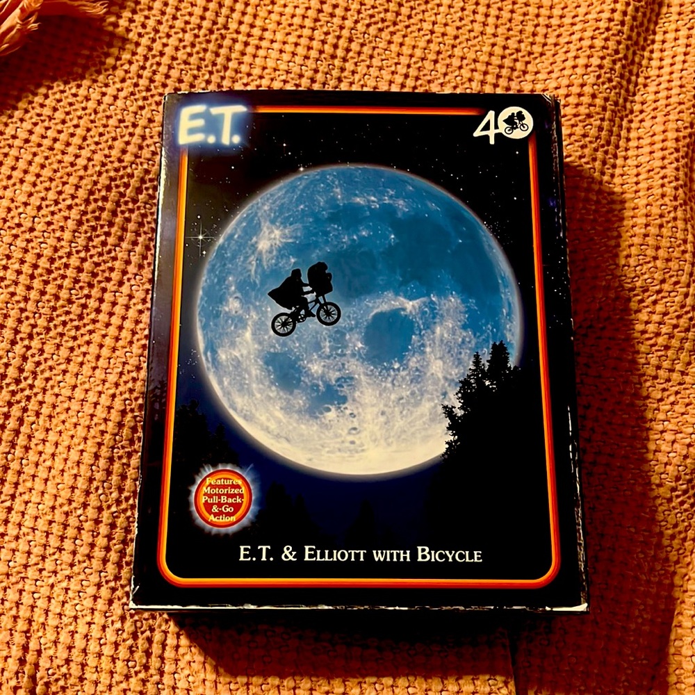 NECA TOY: E.T & Elliott with Bicycle